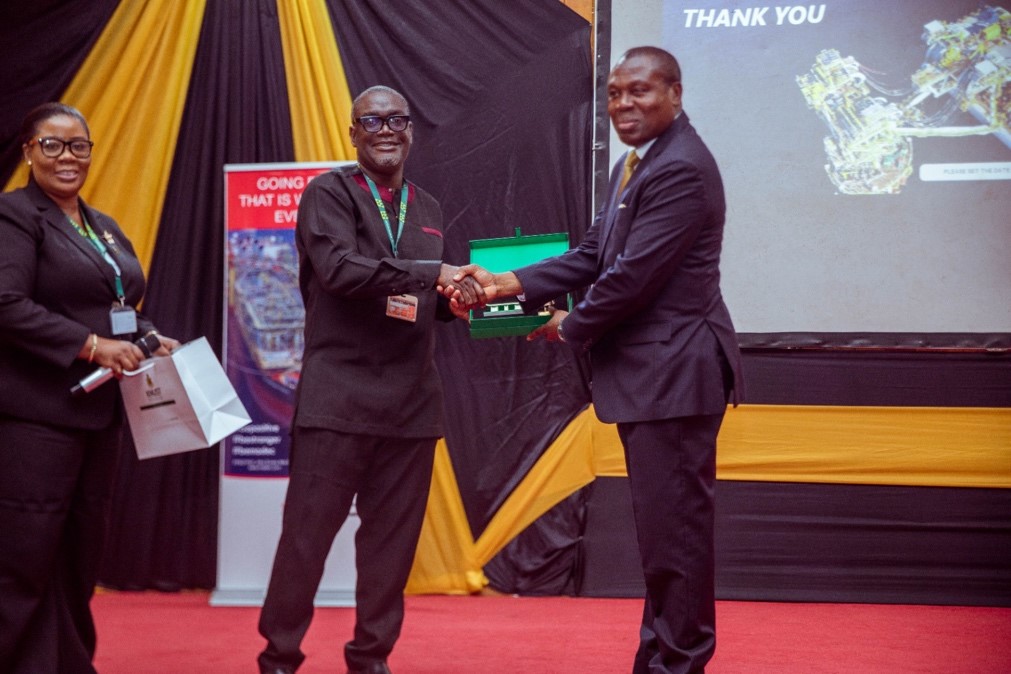 Prof. Kwabena Biritwum Nyarko, Provost of the College of Engineering, KNUST, presented a souvenir to Mr. Ahwireng.