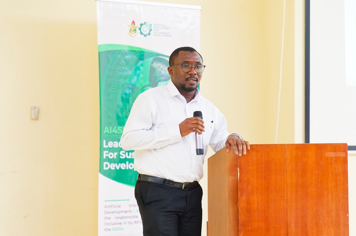 Dr. Henry Nunoo-Mensah, AI in Health Theme Lead, gave his presentation.