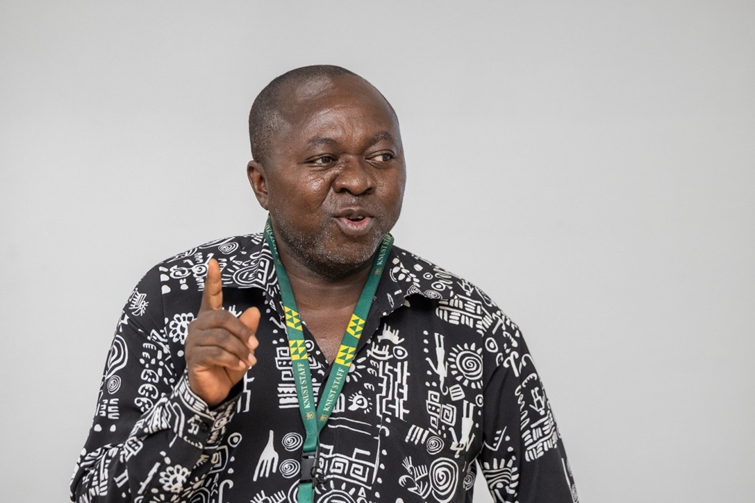 Dr. David Konadu taking participants through the introduction to foundry technology.