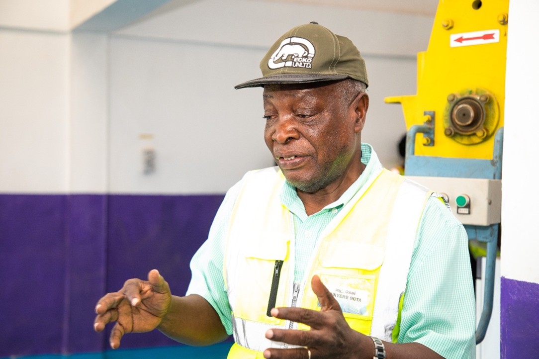 Ing. Osei Bota, a seasoned expert in foundry technology, teaches participants key techniques in moulding and casting