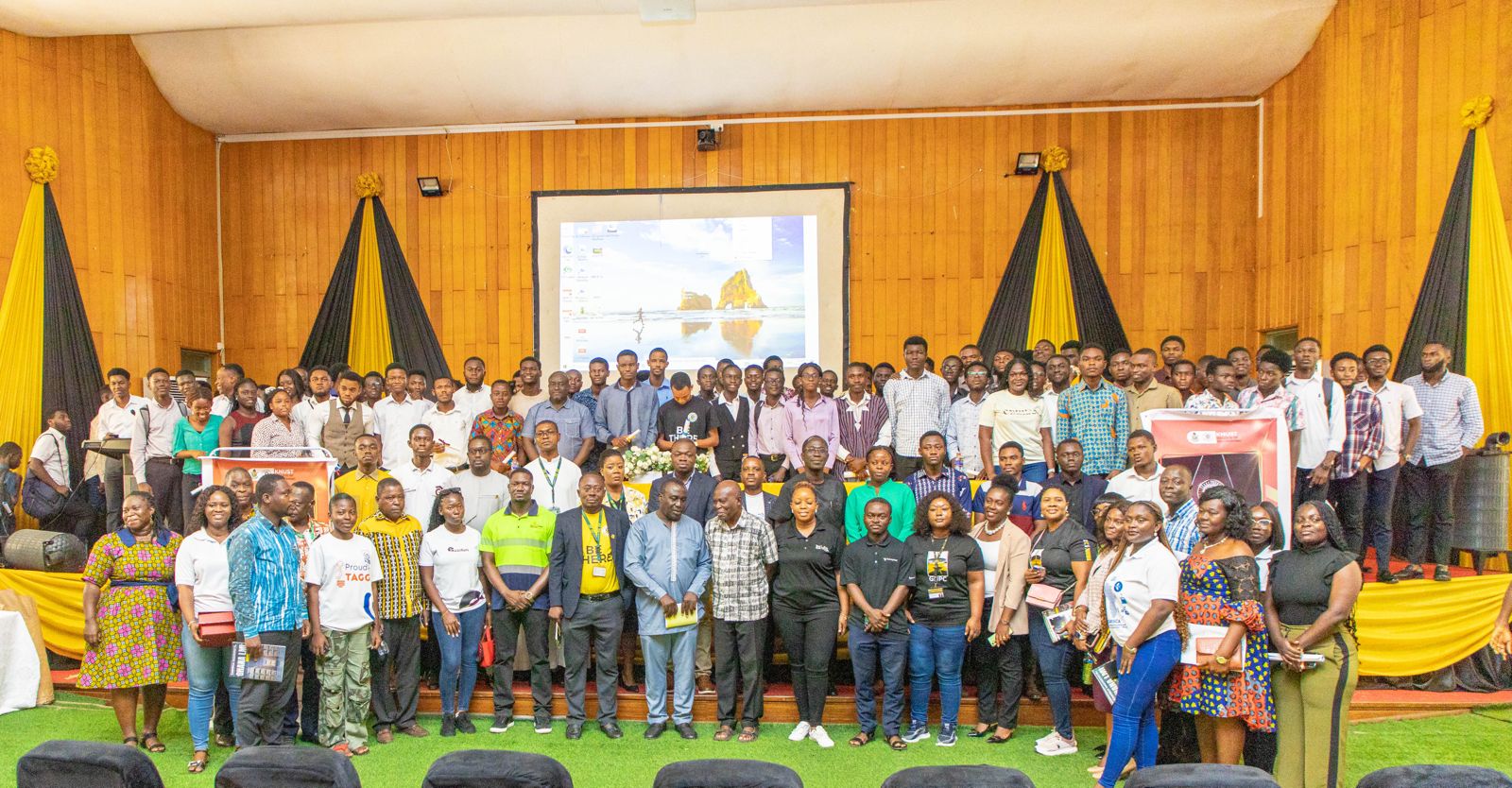 Group photograph of dignitaries, industry players and awardees after the event.